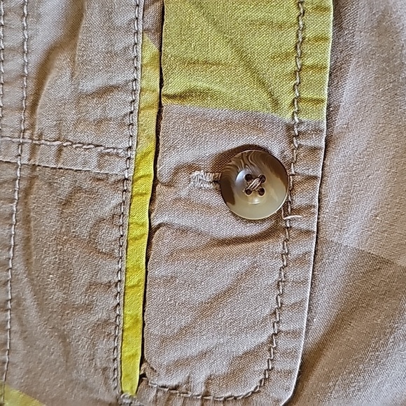 Old Nave women's shorts. Yellow and tan. 4 pockets. Size 8 good used condition. - Picture 10 of 10